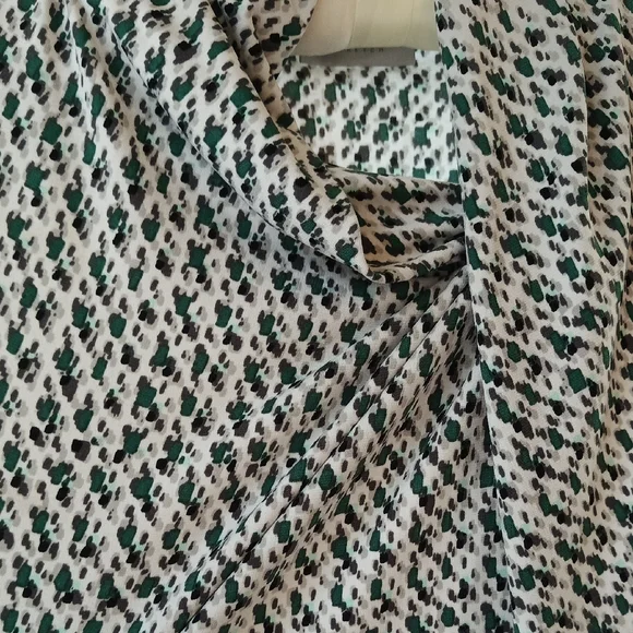 New York & Company Green and Black Patterned Top XS - Picture 6 of 6